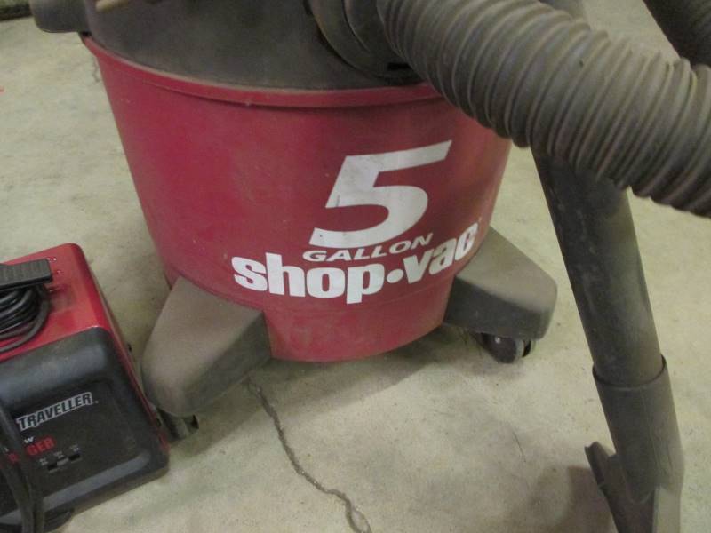 lot 205 image: Shop Vac, Battery Charger & Box wSpecialty Bits