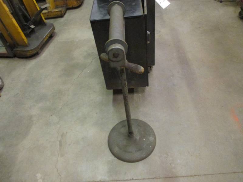 lot 28 image: Heavy Duty Material Roller
