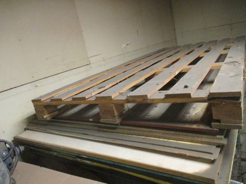 lot 222 image: Plywood
