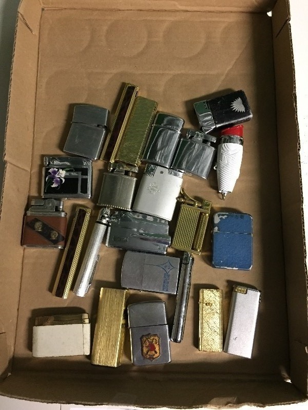 lot 4 image: Vintage Lighters