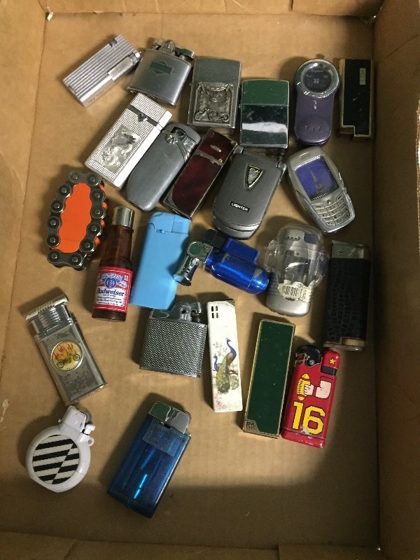 lot 3 image: Vintage Lighters