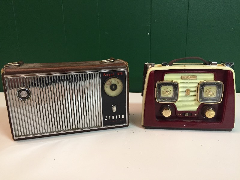 lot 17 image: Radios - Zenith & Spirit