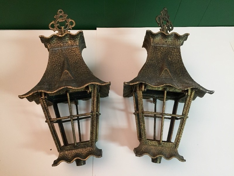 lot 22 image: 2 Metal Lanterns
