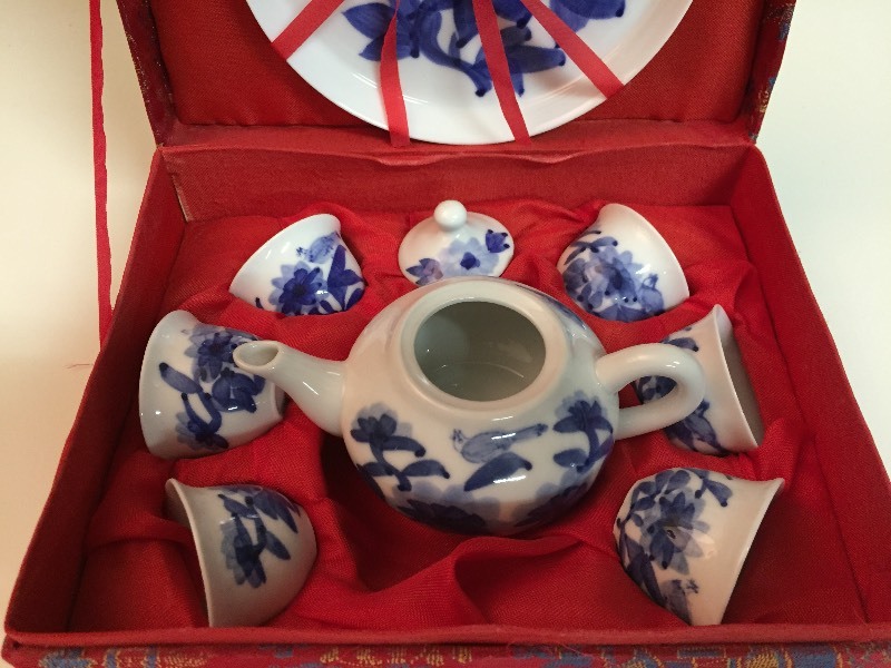 lot 29 image: Asian Porcelain Childs Tea Set