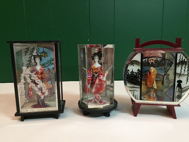 lot 34 image: Asian Women Figurines in Glass Cases