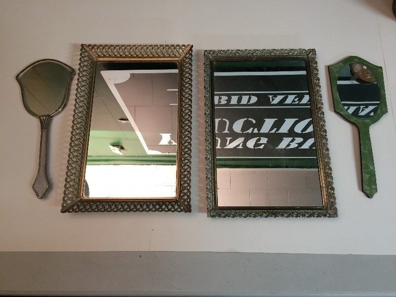 lot 49 image: 2 Vintage Dresser Mirror Trays & 2 Handheld Mirrors