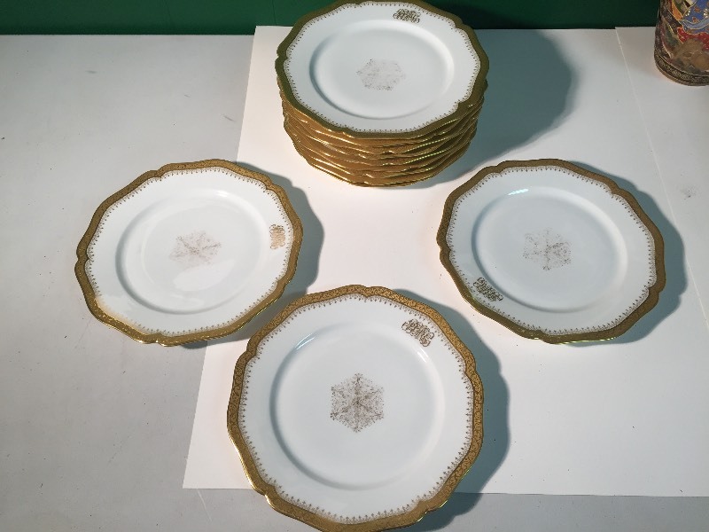 lot 83 image: 12 Limoges Snowflake Plates