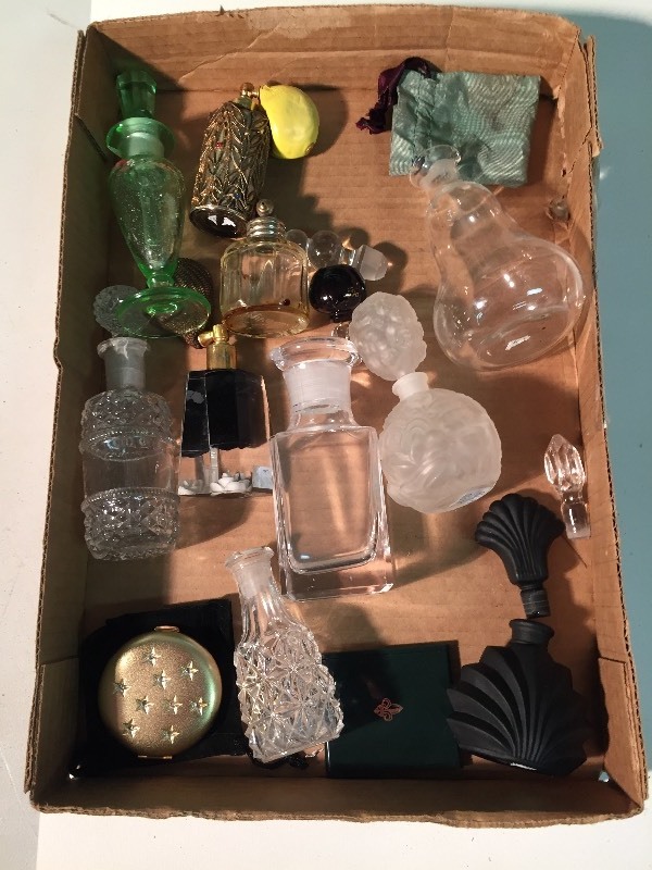 lot 84 image: Vintage Perfume Bottles & Compact