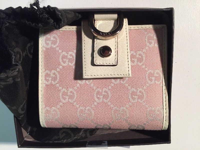 lot 86 image: Gucci Pink & Tan Wallet