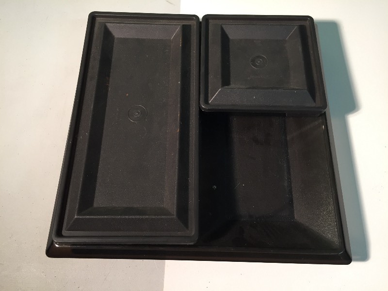 lot 90 image: Vintage Tupperware Get Together Tray & Covered Dishes