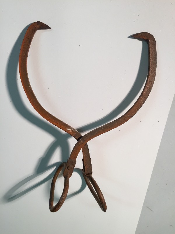 lot 92 image: Vintage Ice Block Tongs