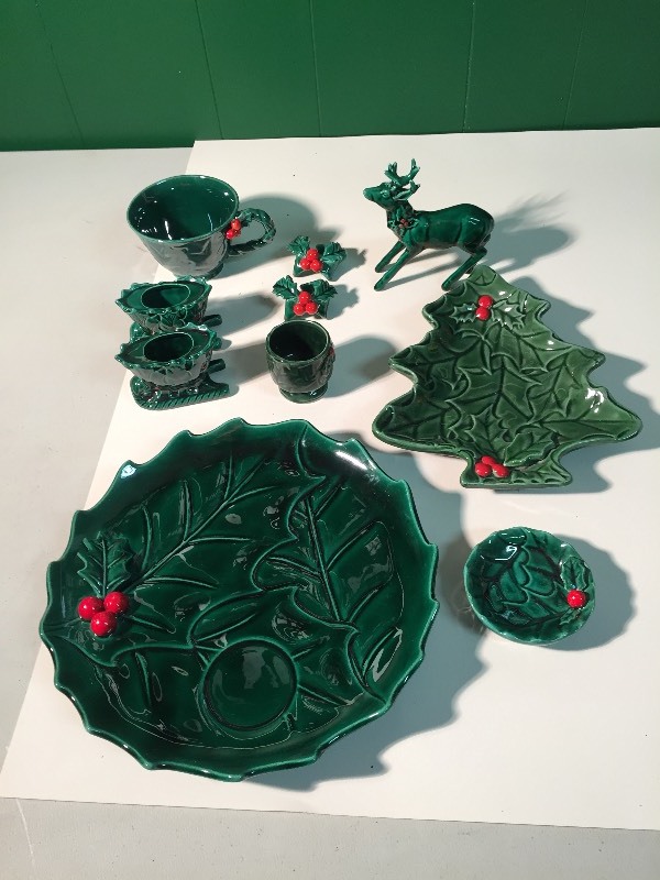 lot 104 image: Lefton Holly & Berry Dishes