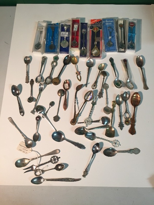 lot 61 image: 47 Collector  Souvenier Spoons