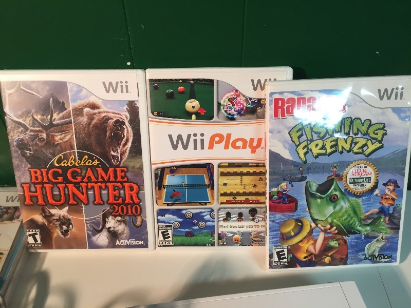 lot 63 image: WII System Cabelas Gun - Hunting Fishing