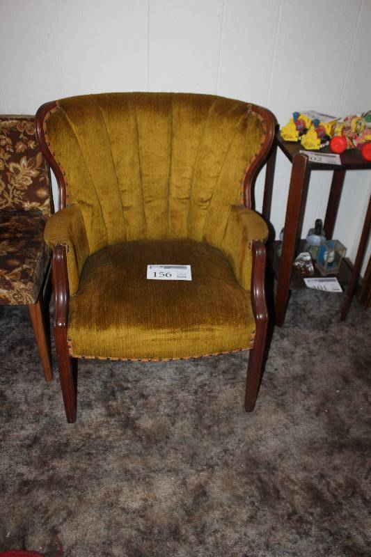 lot 156 image: Living Room Chair