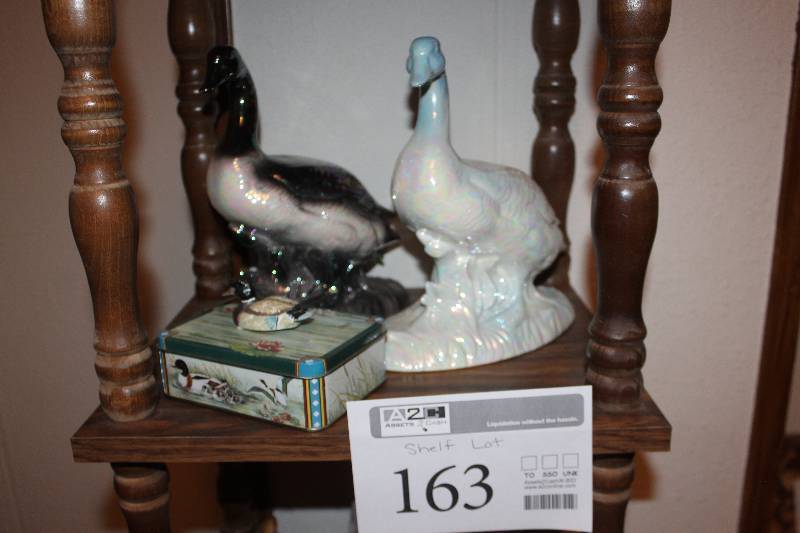 lot 163 image: Shelf Lot of Table Decorations - Geese
