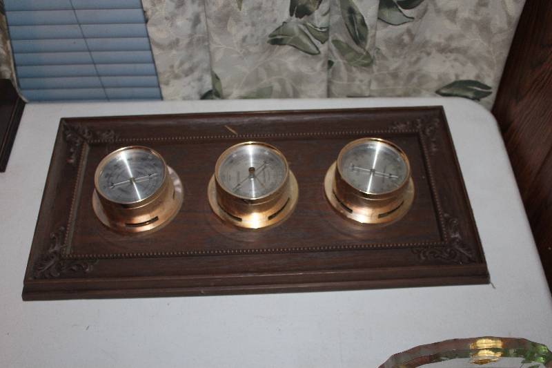 lot 160 image: 3-Dial Thermometer, Barometer, Humidity Wall Gauge