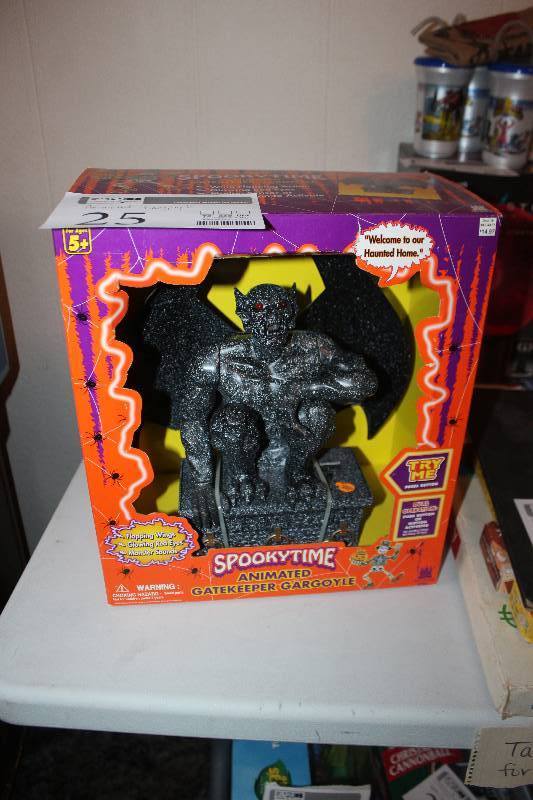 lot 25 image: Spookytime Animated Gatekeeper Gargoyle