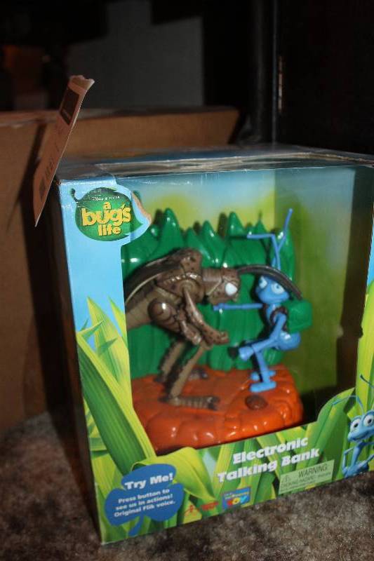 lot 4 image: Bugs Life Electronic Talking Bank