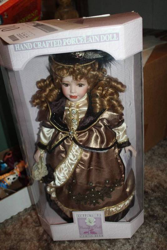lot 10 image: Vintage 20in. Porcelain Doll w Certificate of Authenticity