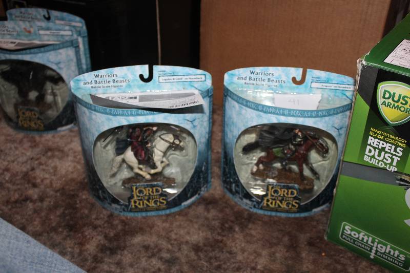 lot 41 image: Lot of (2) Lord of the Rings Warriors and Battle Beasts Action Figures - Legolas & Gimli on Horseback, Aragorn on Horseback