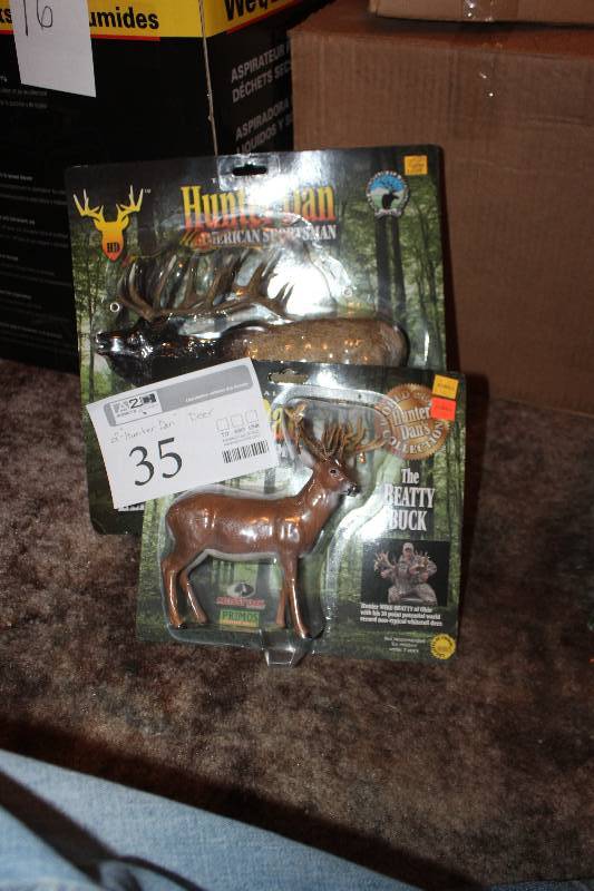 lot 35 image: Lot of (2) Hunter Dan Deer Figurines - The Beauty Buck, The Bull Elk