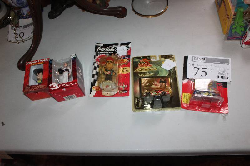 lot 75 image: Lot of (5) NASCAR Action Figures, Cars - Richard Petty, Dale Earnhardt, Dale Jarrett, Terry Labonte, Ricky Craven
