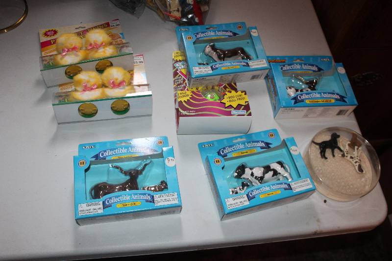 lot 6 image: Toys - Palm Pets, Ertl Texas Longhorn, Holstein, Texas Longhorn Bull w Calf, Hereford Collectible Animals
