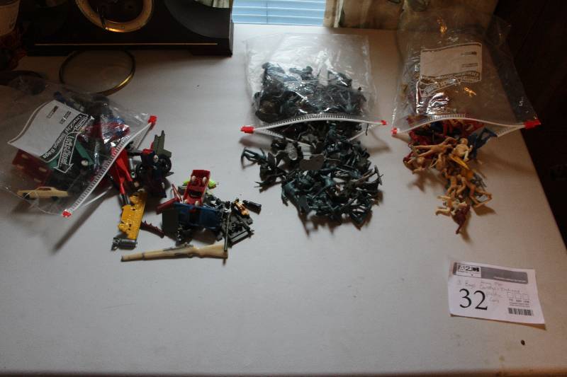 lot 32 image: Lot of (3) Bags of Army Men, Cowboys & Indians, Plastic Cars