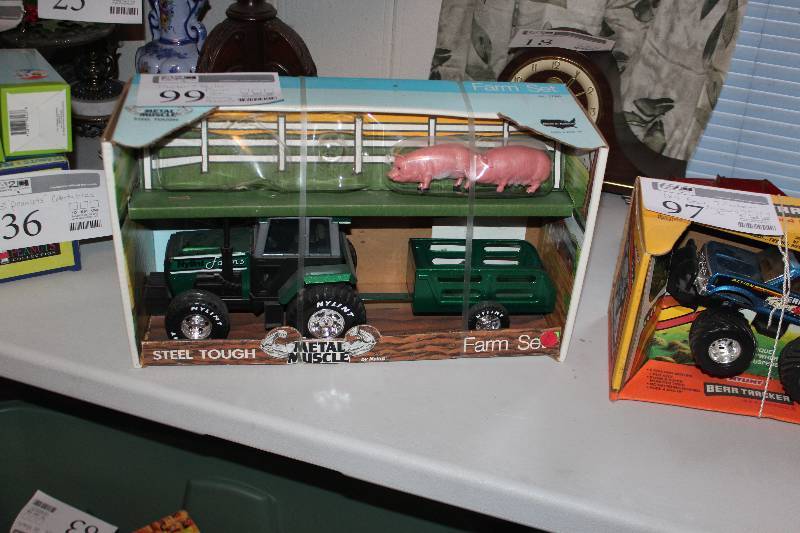 lot 99 image: Nylint Steel Tough Metal Muscle Farm Set