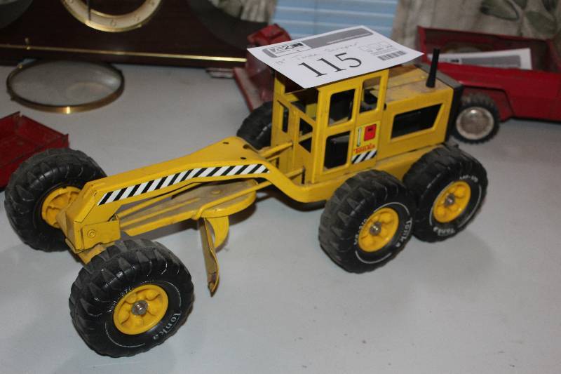 lot 115 image: Tonka 18in. Earth Grader