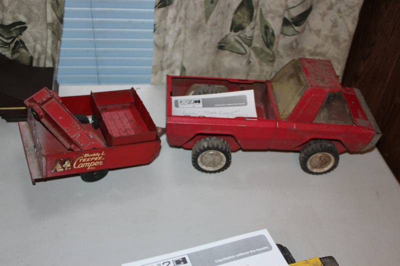 lot 98 image: Buddy Truck, Camper, 2-Small Pull-Alongs
