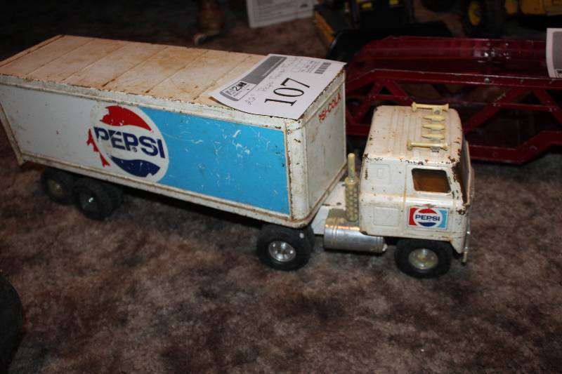 lot 107 image: Pepsi 22in. Semi Tractor Trailer Set