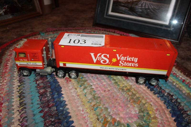 lot 103 image: VS Variety Store 21in. Semi Tractor Trailer Set