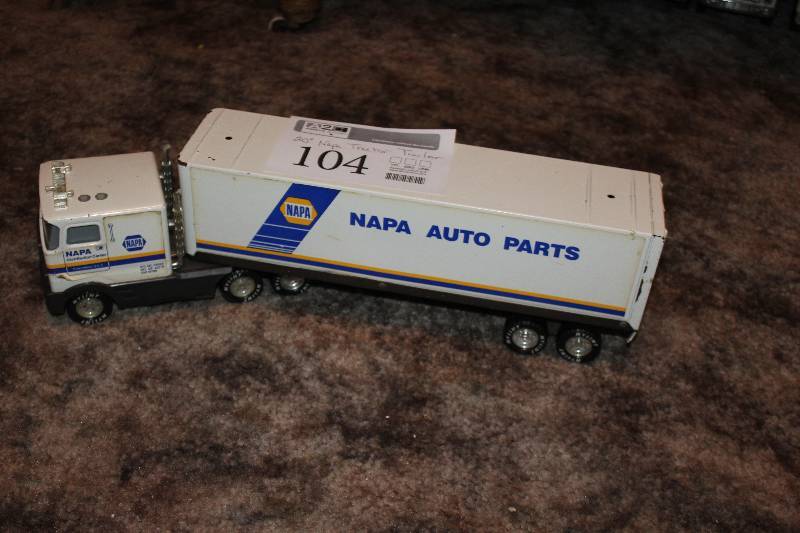 lot 104 image: NAPA Auto Parts 20in. Semi Tractor Trailer Set