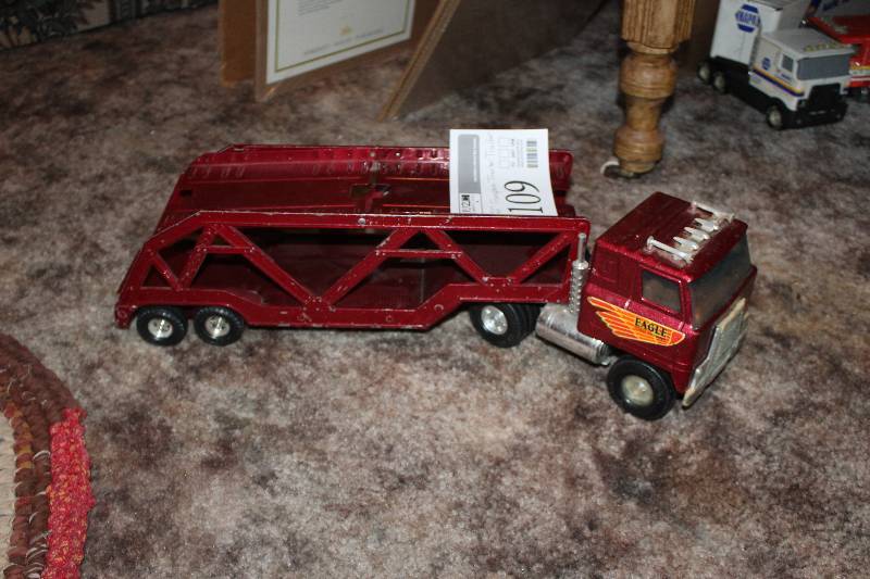 lot 109 image: Car Transport 22in. Semi Tractor Trailer Set