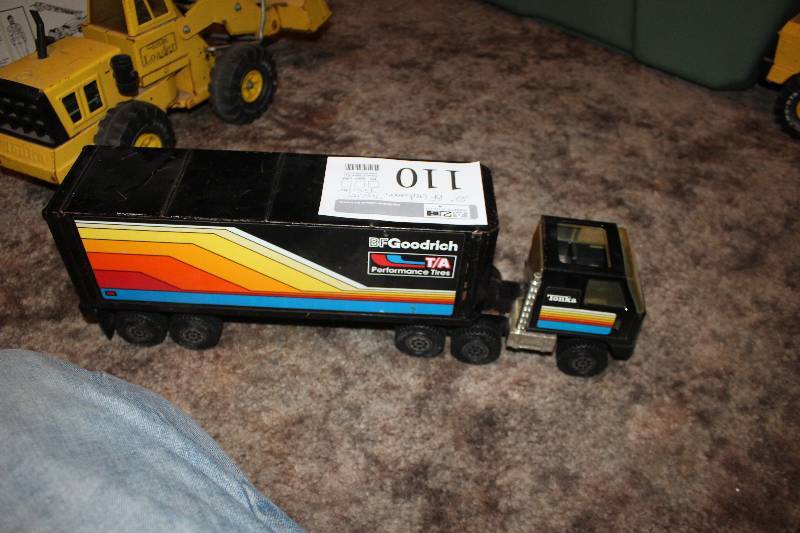 lot 110 image: BF Goodrich TA Tires 22in. Semi Tractor Trailer Set