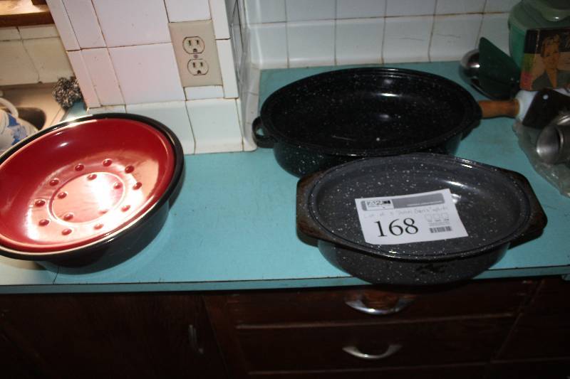lot 168 image: Lot of (3) Dutch Ovens w Lids