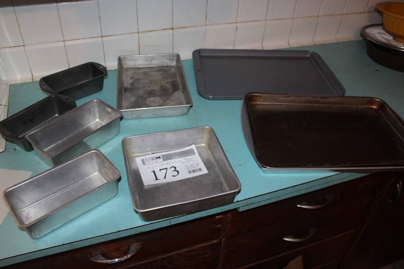 lot 173 image: Lot of (10) Bakeware Trays, Loaf Pans