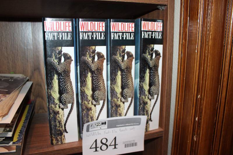 lot 484 image: Wild Life Fact File Book Set