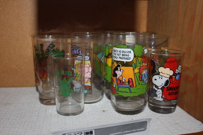 lot 317 image: 12-Shelf Lot of Glassware - Collectibles