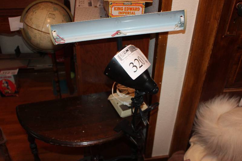lot 320 image: Lot of (2) Desk Lamps
