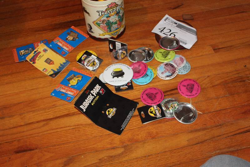lot 426 image: Can of Buttons, Hatpins