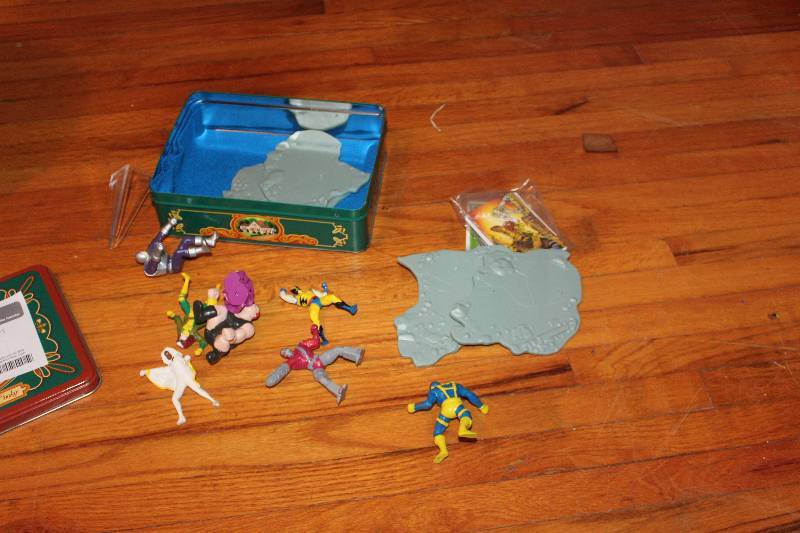 lot 425 image: X-Men Mini Action Figures
