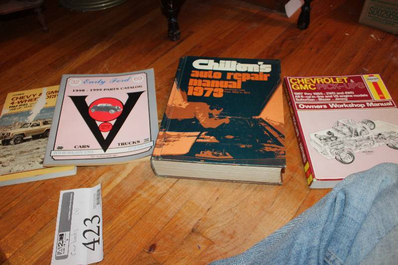 lot 423 image: Lot of (4) Books - Cars