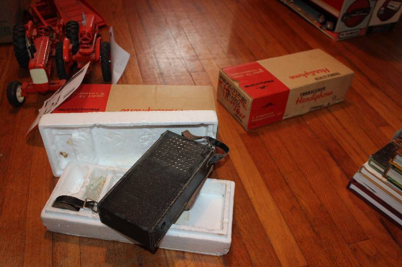 lot 424 image: Transceiver Handiphone