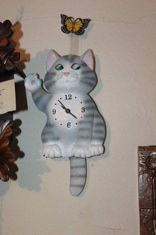 lot 431 image: Kitty Wall Clock