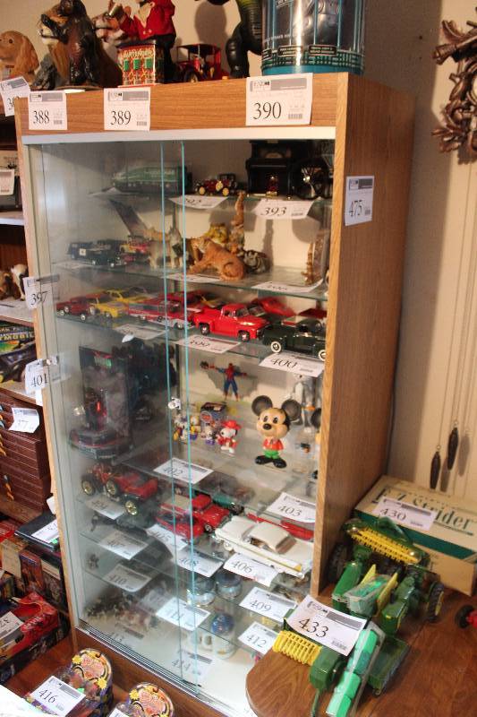 lot 475 image: 2-Glass Door 6-Glass Shelf Display Case