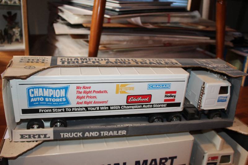 lot 442 image: Ertl Champion Auto Stores Truck and Trailer