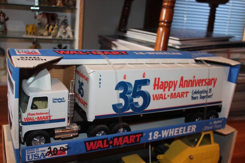 lot 437 image: Nylint Wal-mart 18-Wheeler